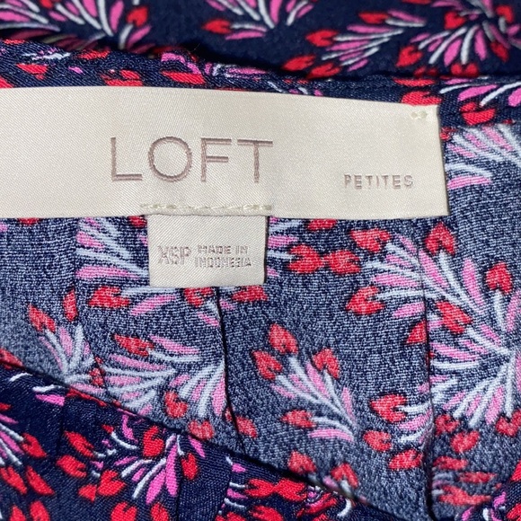 🎈Sale🎈NWOT Loft Ruffle Detailed V-Neck Blouse - Picture 9 of 10